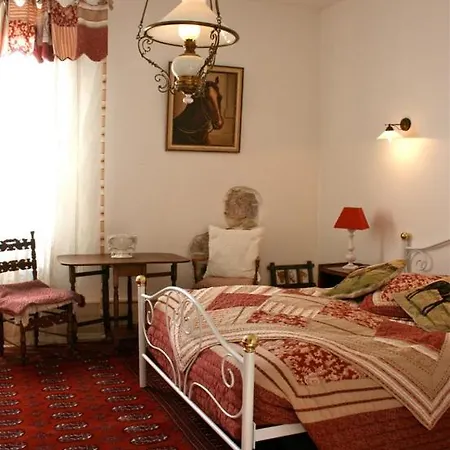 Domaine De Perry Bed & Breakfast Pieusse
