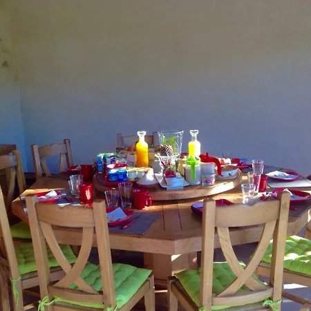 Domaine De Perry Bed & Breakfast *